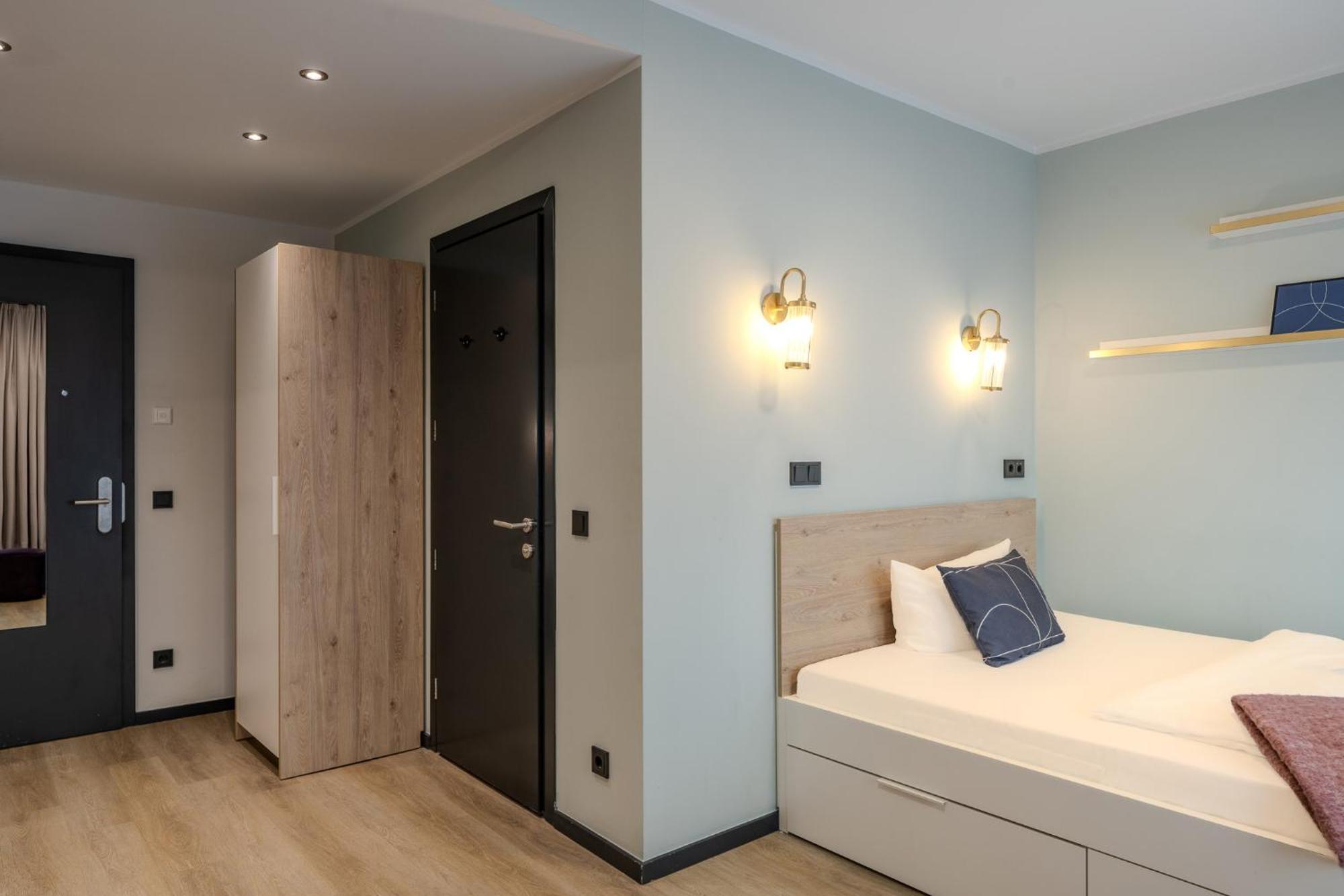 The Base Berlin One Hotel ภายนอก รูปภาพ