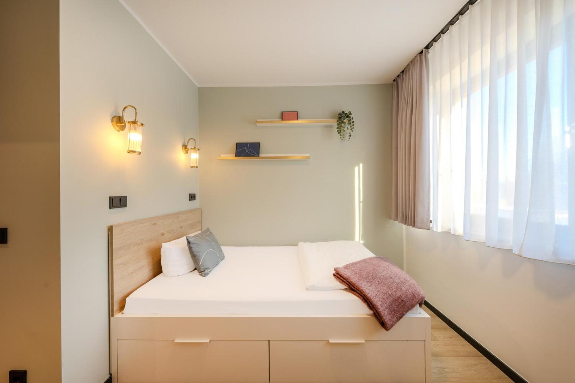 The Base Berlin One Hotel ภายนอก รูปภาพ