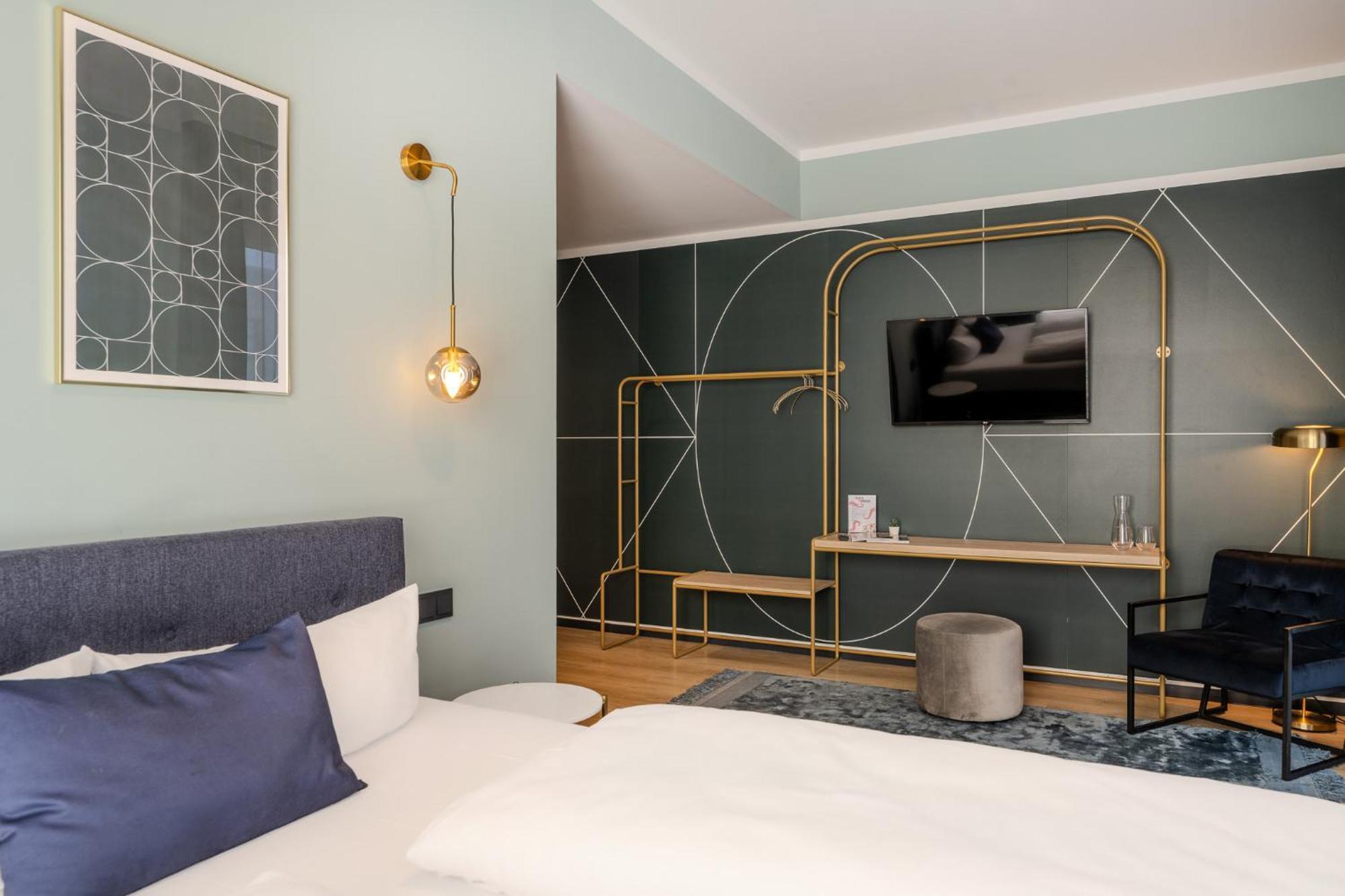 The Base Berlin One Hotel ภายนอก รูปภาพ