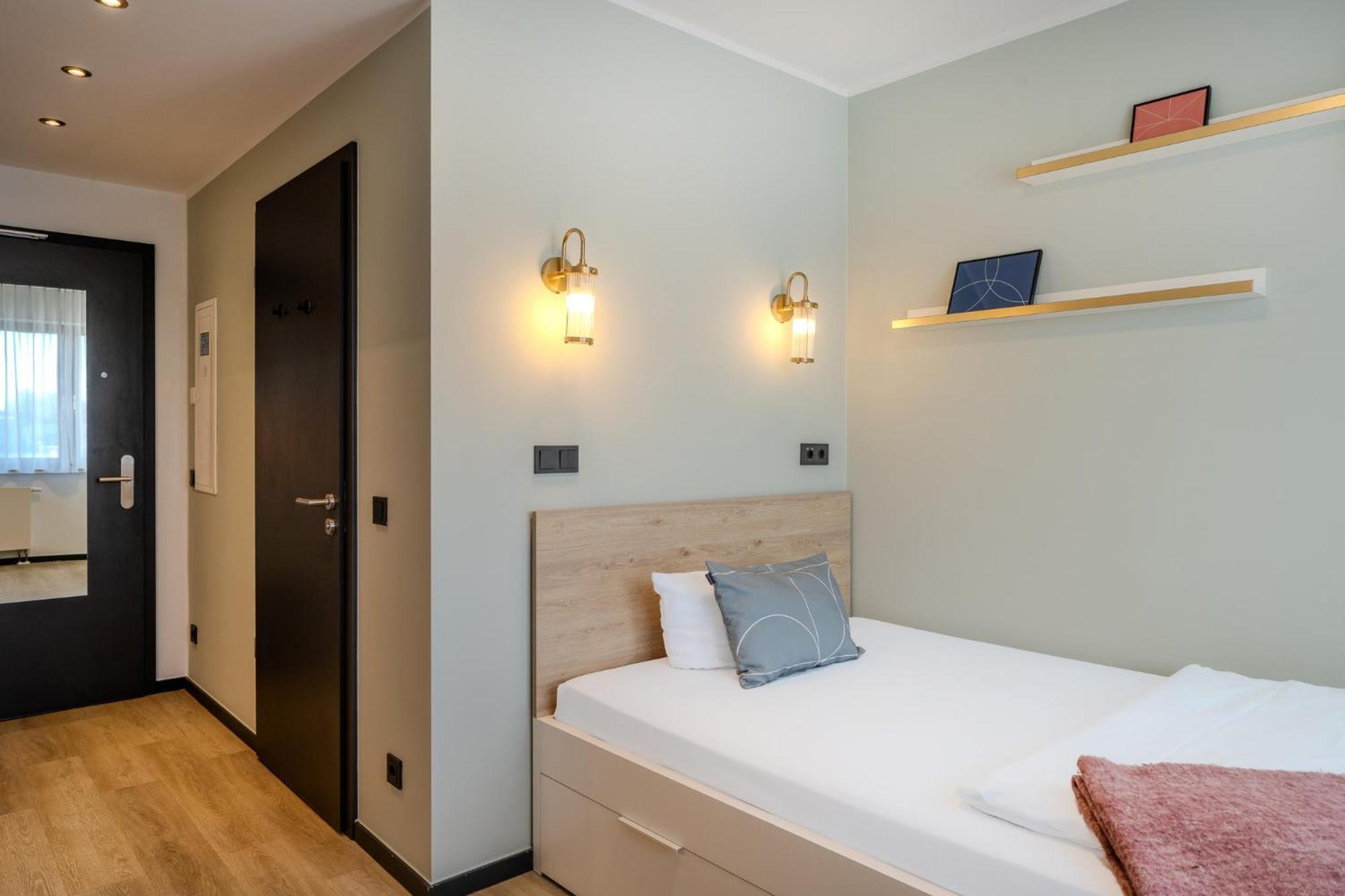 The Base Berlin One Hotel ภายนอก รูปภาพ