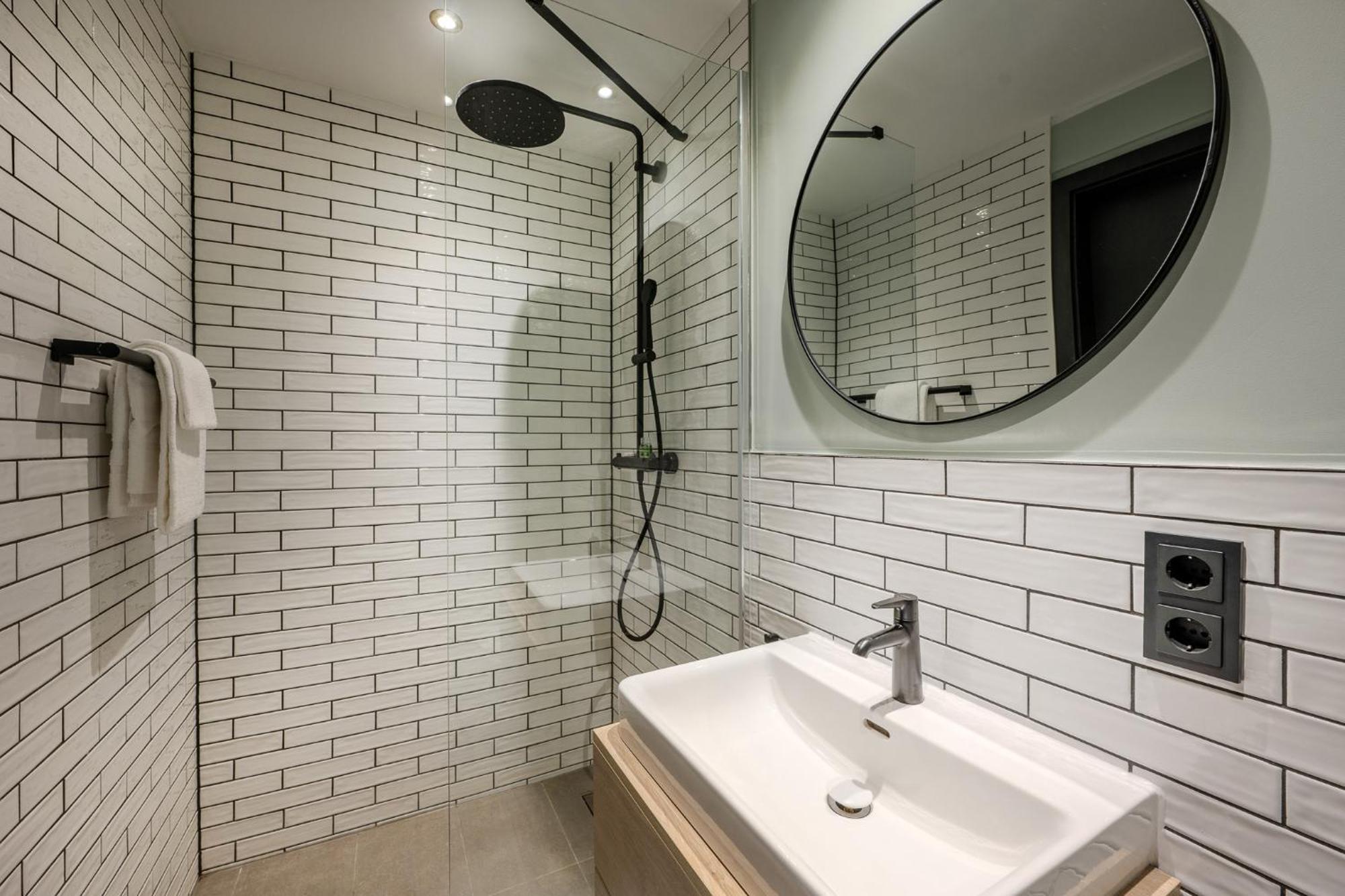The Base Berlin One Hotel ภายนอก รูปภาพ