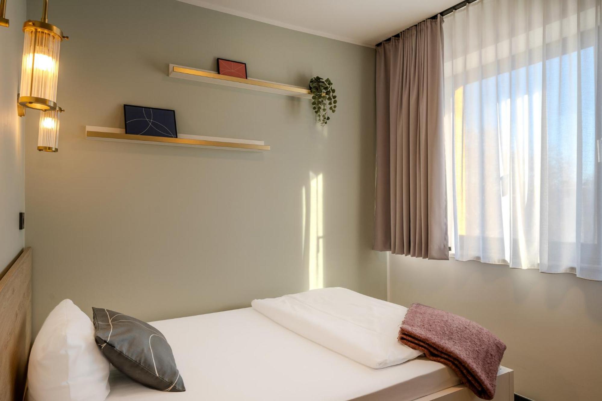 The Base Berlin One Hotel ภายนอก รูปภาพ