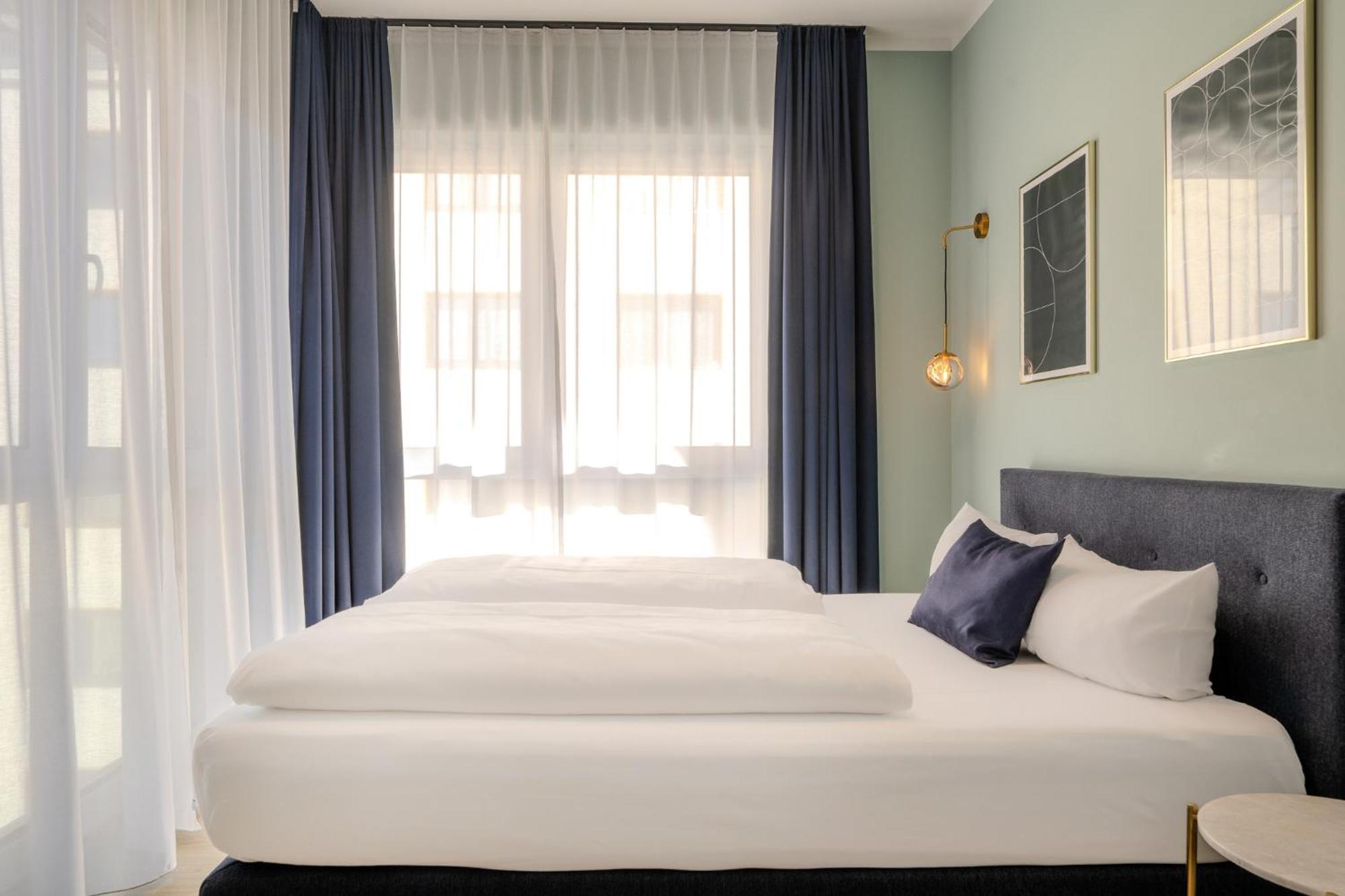 The Base Berlin One Hotel ภายนอก รูปภาพ