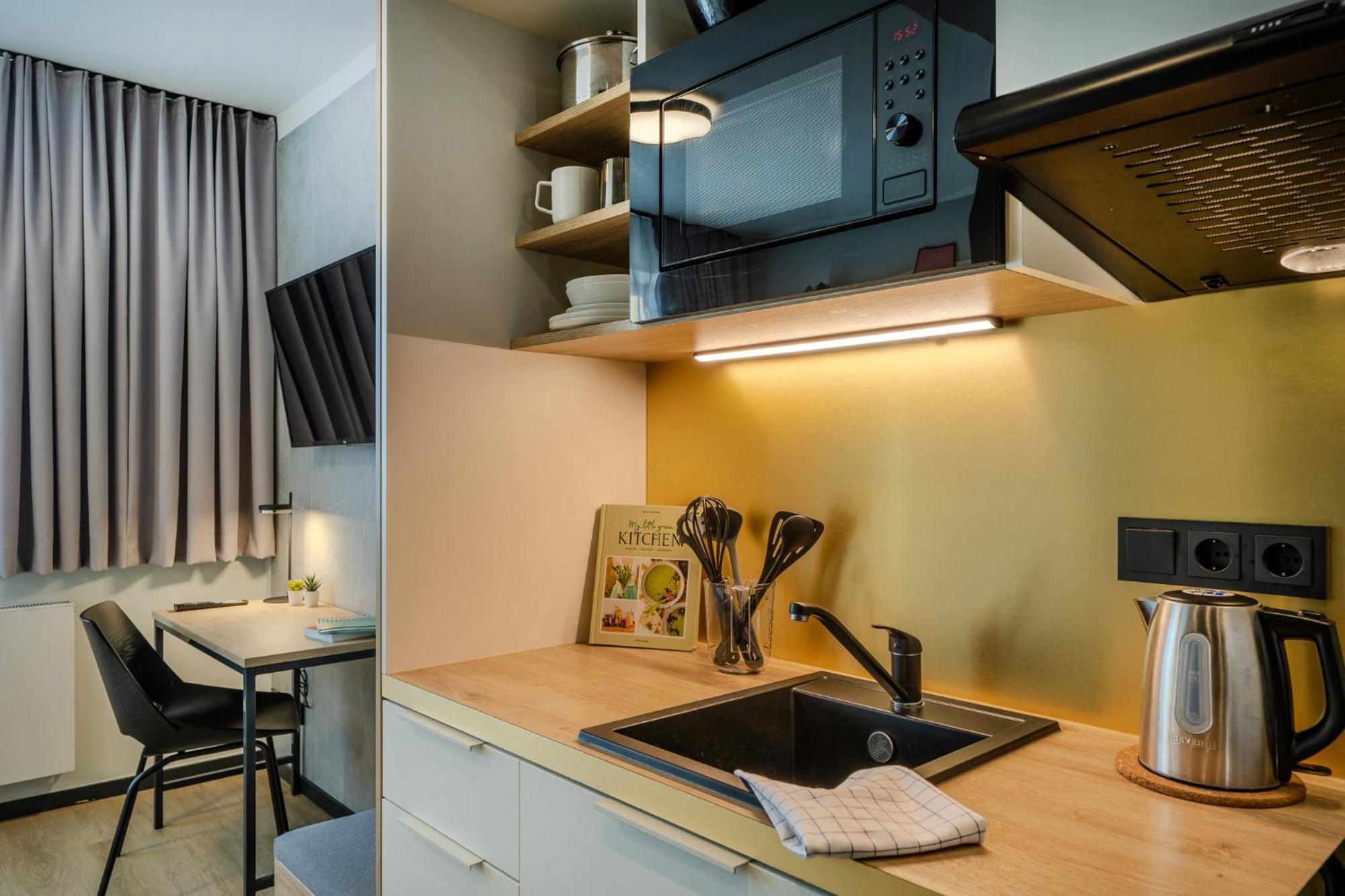 The Base Berlin One Hotel ภายนอก รูปภาพ