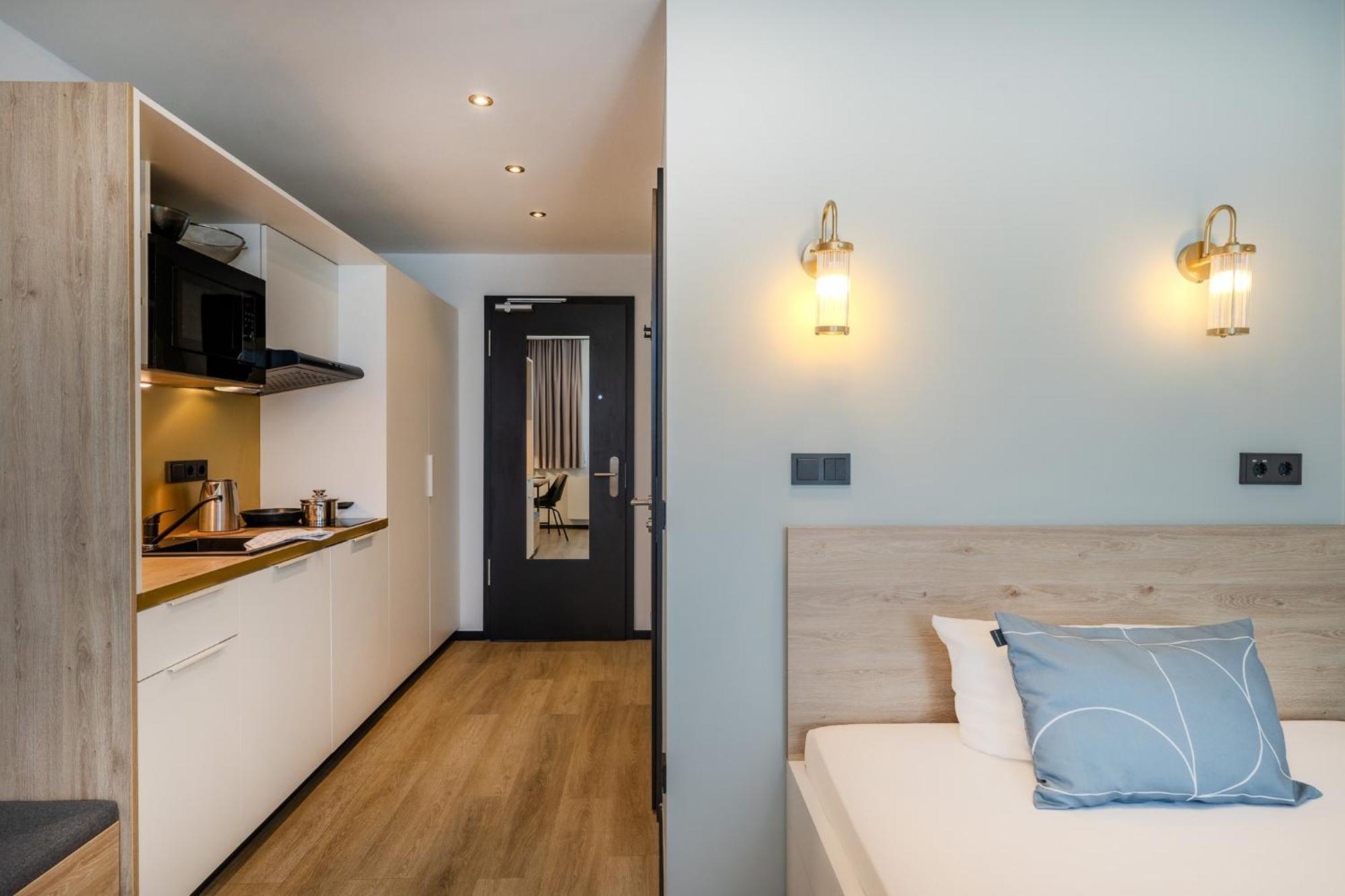 The Base Berlin One Hotel ภายนอก รูปภาพ
