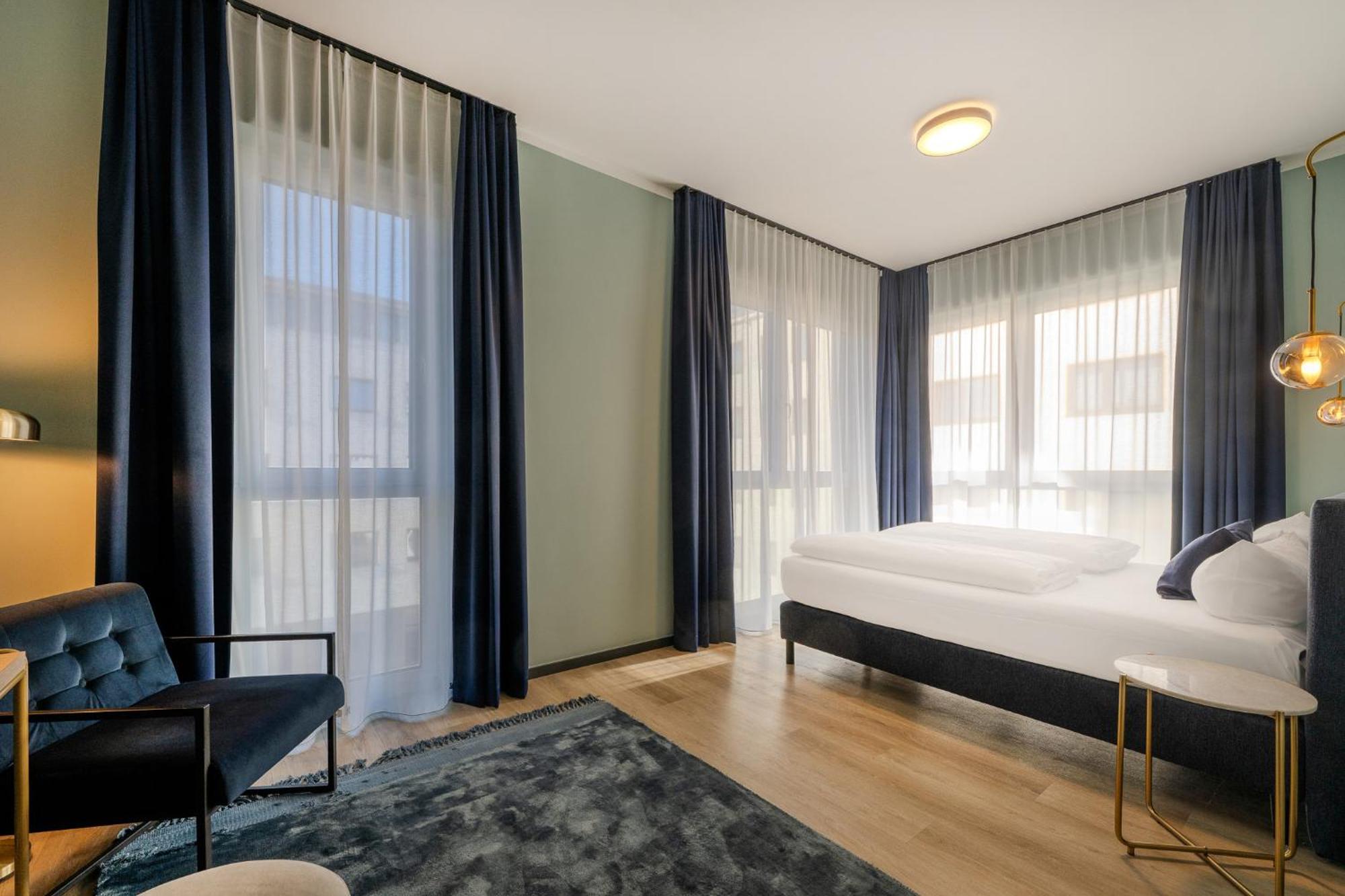 The Base Berlin One Hotel ภายนอก รูปภาพ