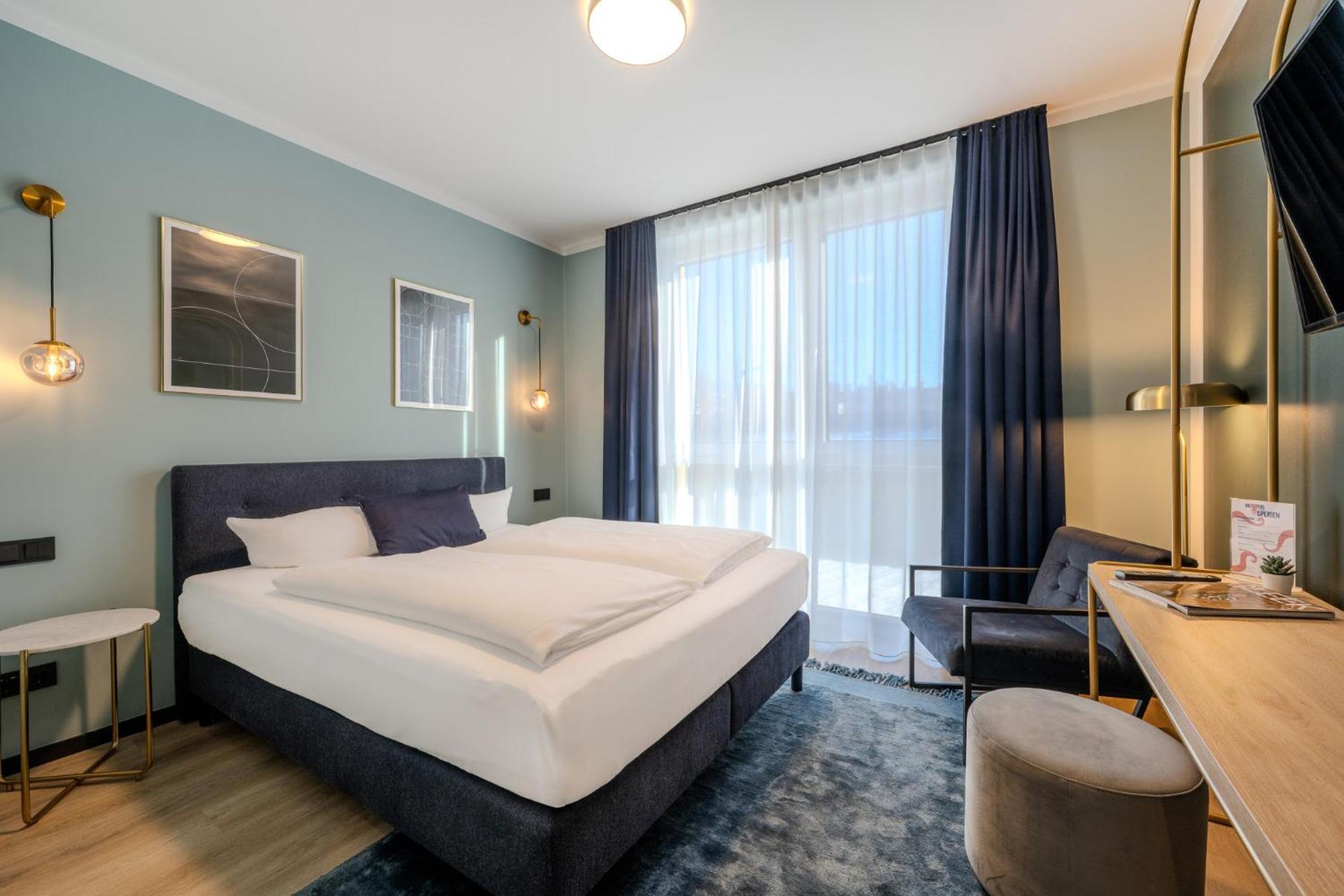 The Base Berlin One Hotel ภายนอก รูปภาพ