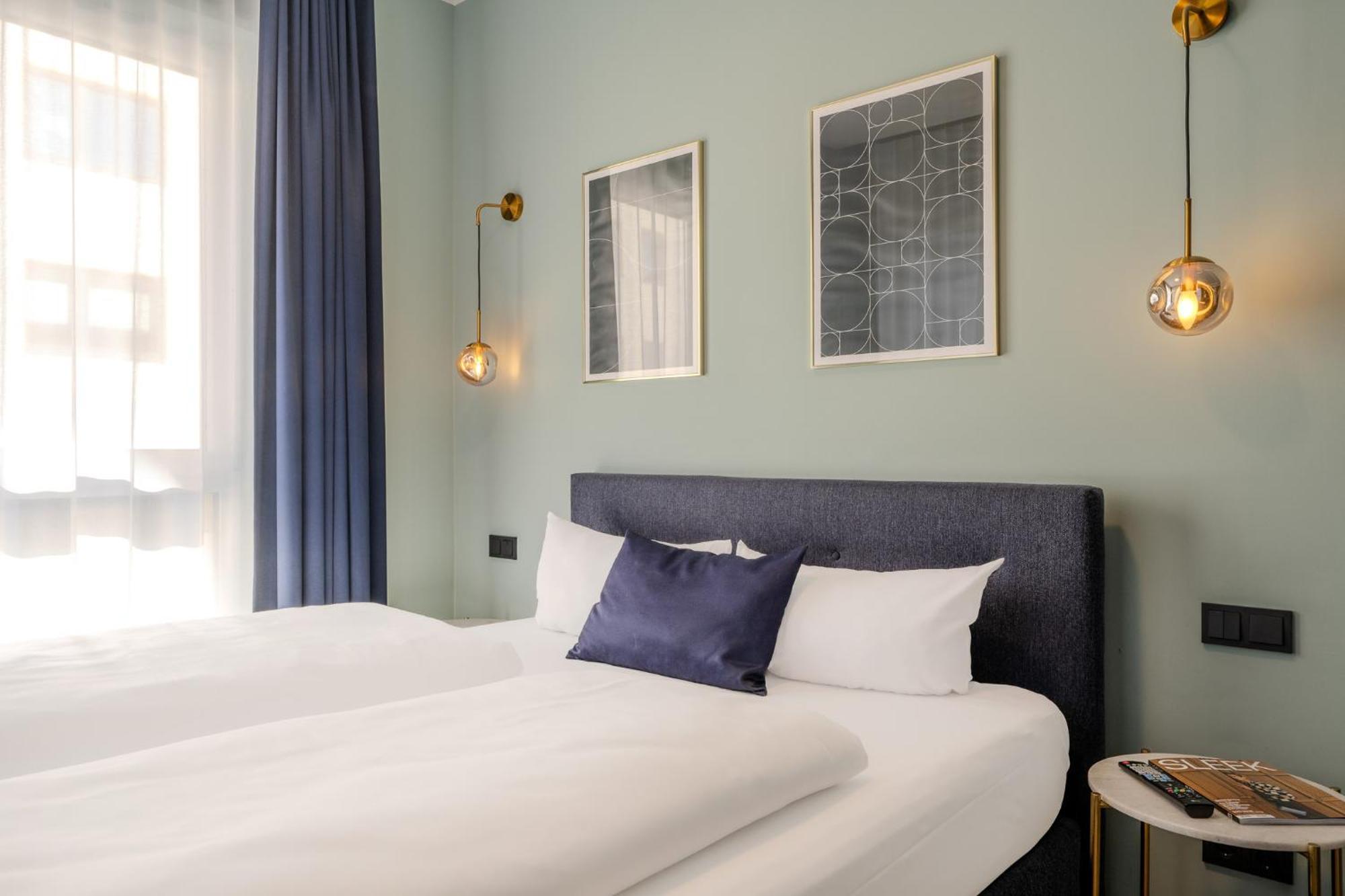 The Base Berlin One Hotel ภายนอก รูปภาพ