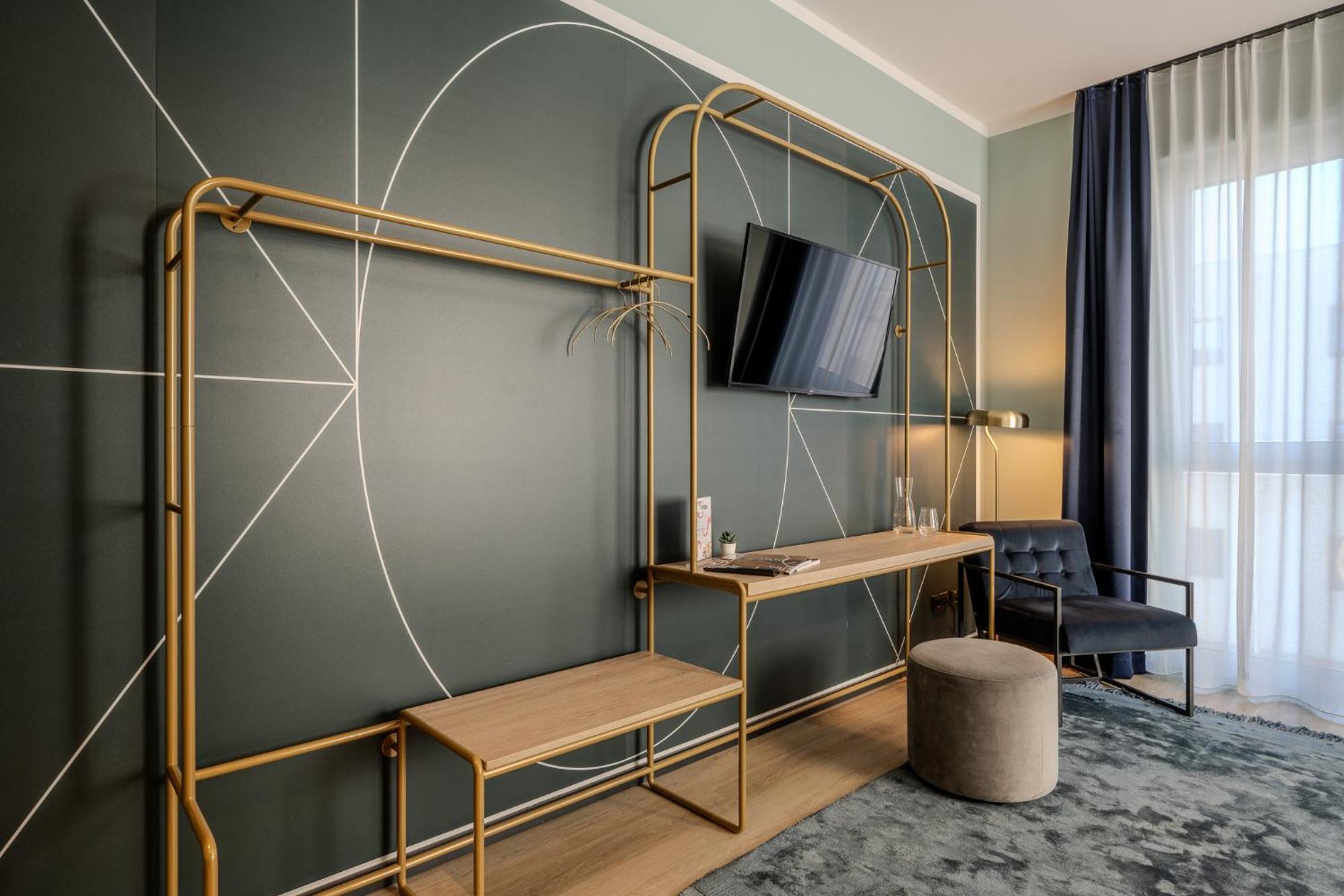 The Base Berlin One Hotel ภายนอก รูปภาพ